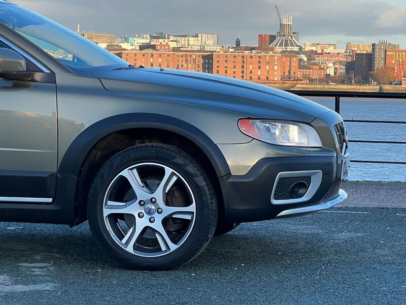 View VOLVO XC70 D5 SE LUX AWD