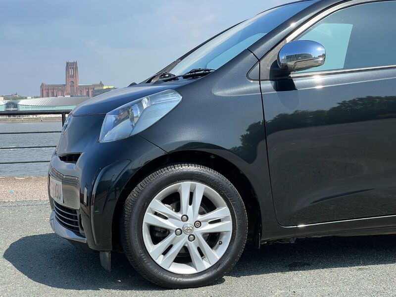 TOYOTA IQ