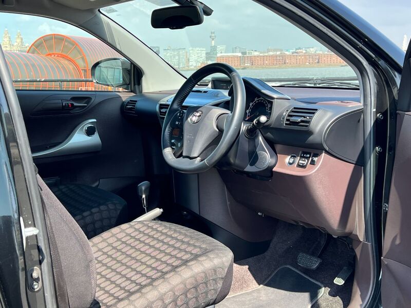 TOYOTA IQ