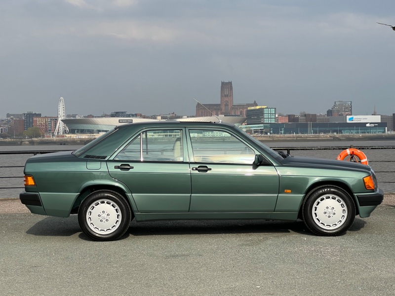 View MERCEDES-BENZ 190 190D 2.5 DIESEL AUTO