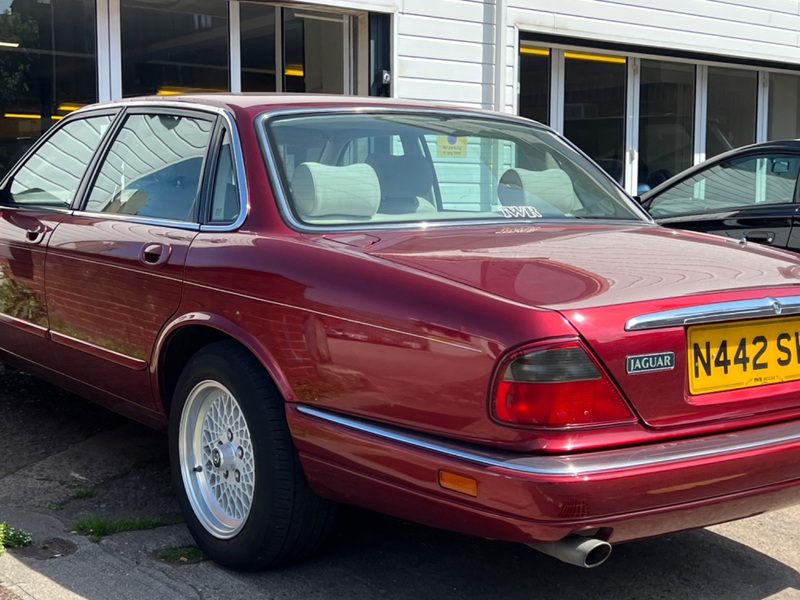 JAGUAR XJ6