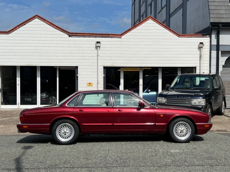 View JAGUAR XJ6 AUTO