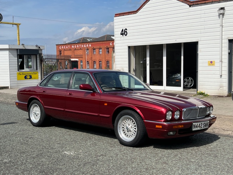 View JAGUAR XJ6 AUTO