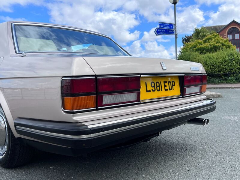 ROLLS-ROYCE SILVER SPIRIT