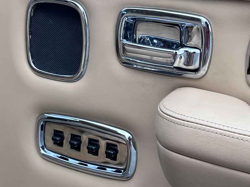 ROLLS-ROYCE SILVER SPIRIT