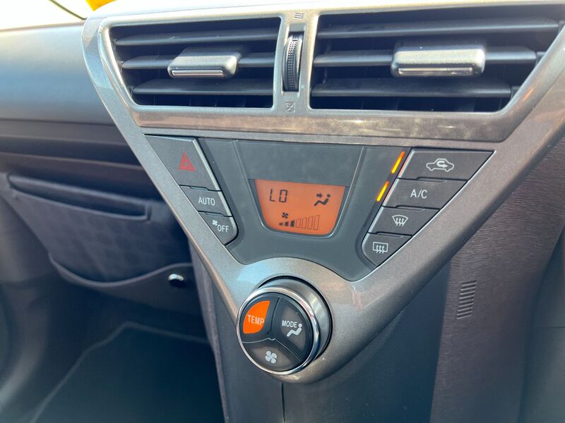 TOYOTA IQ