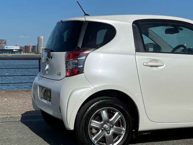 TOYOTA IQ