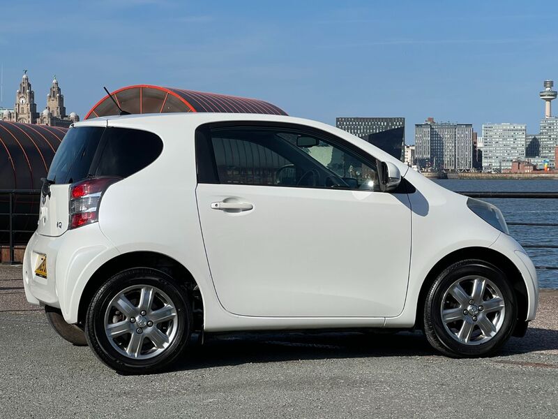 TOYOTA IQ