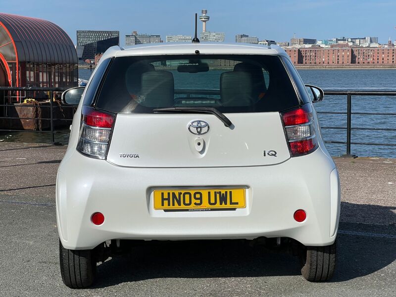 TOYOTA IQ