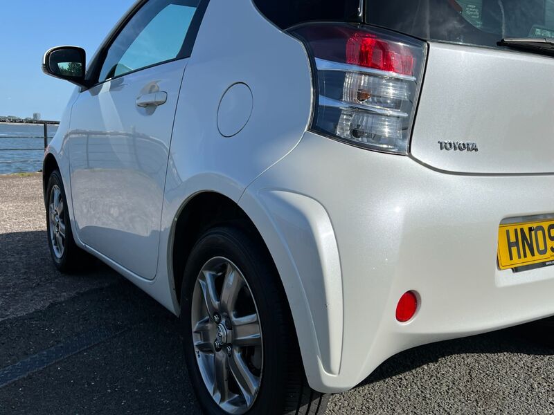 TOYOTA IQ