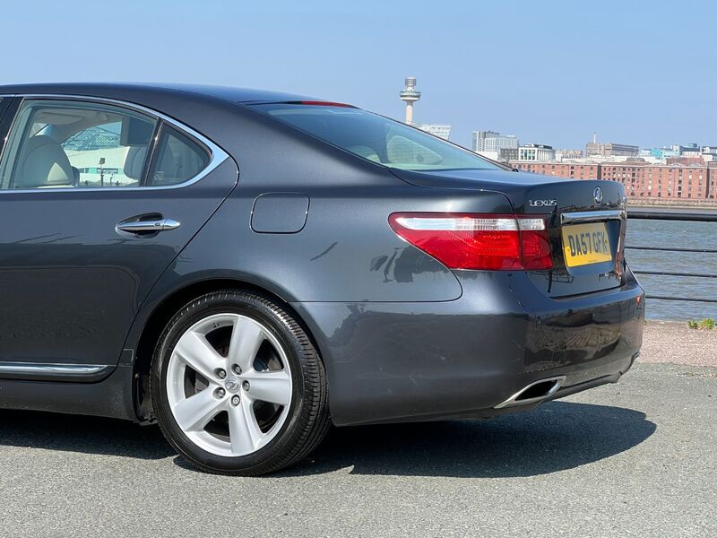 LEXUS LS