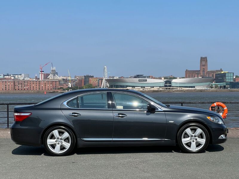 View LEXUS LS 460 SE-L