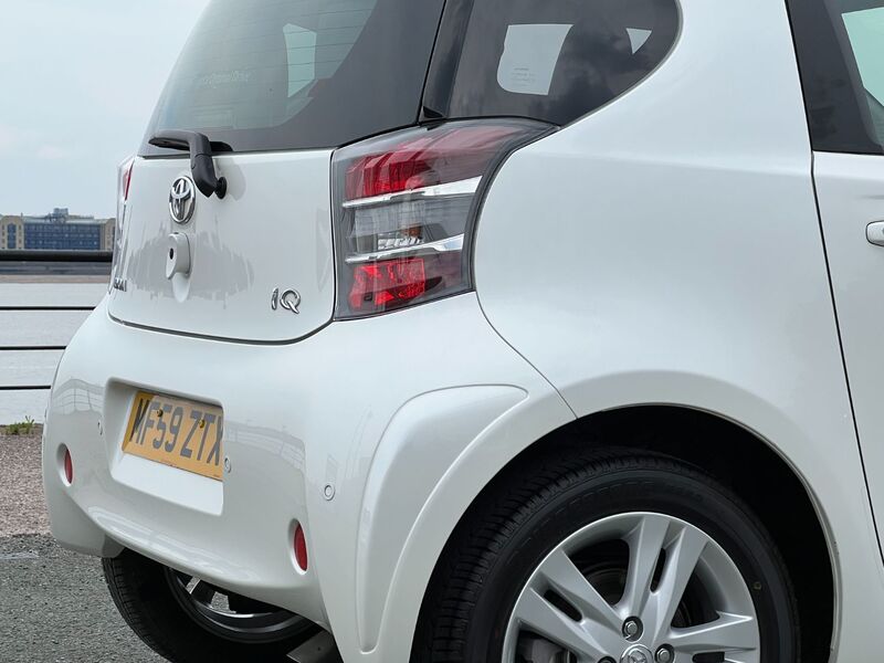 TOYOTA IQ