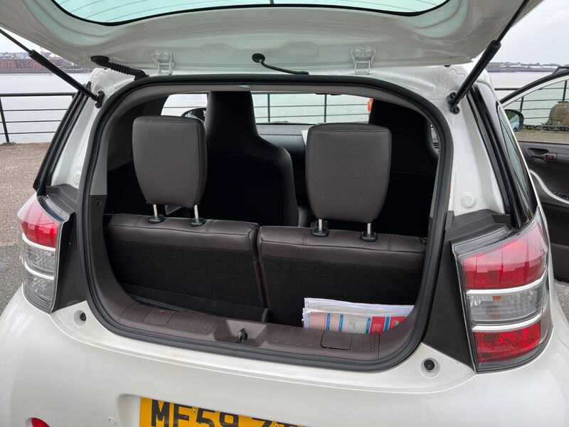 TOYOTA IQ