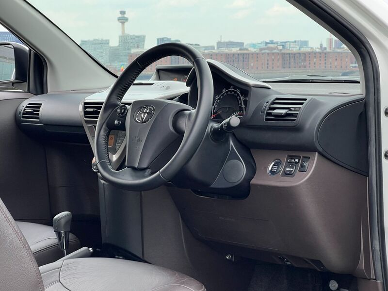 TOYOTA IQ