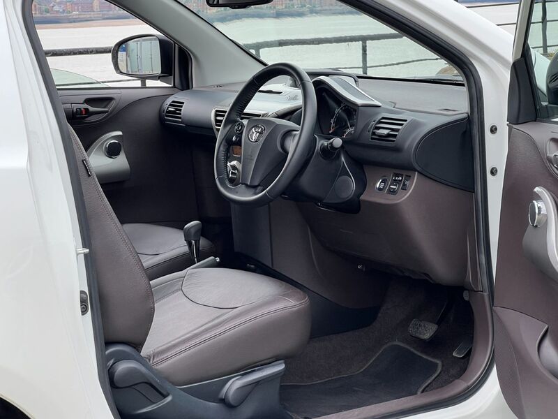 TOYOTA IQ