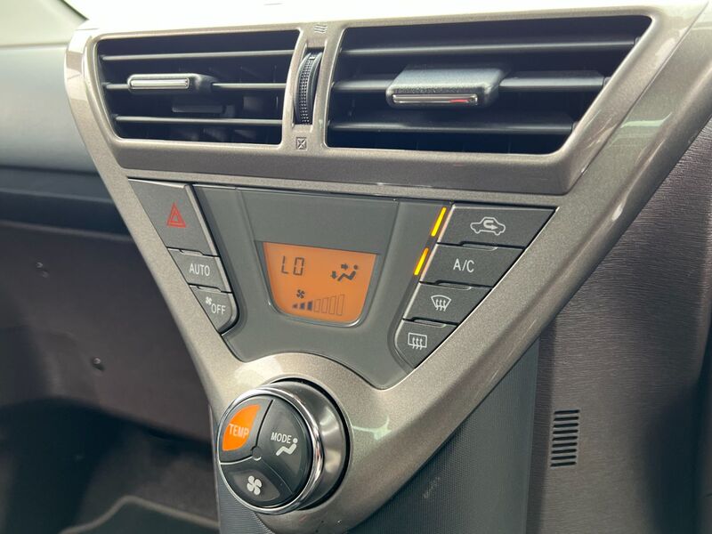 TOYOTA IQ