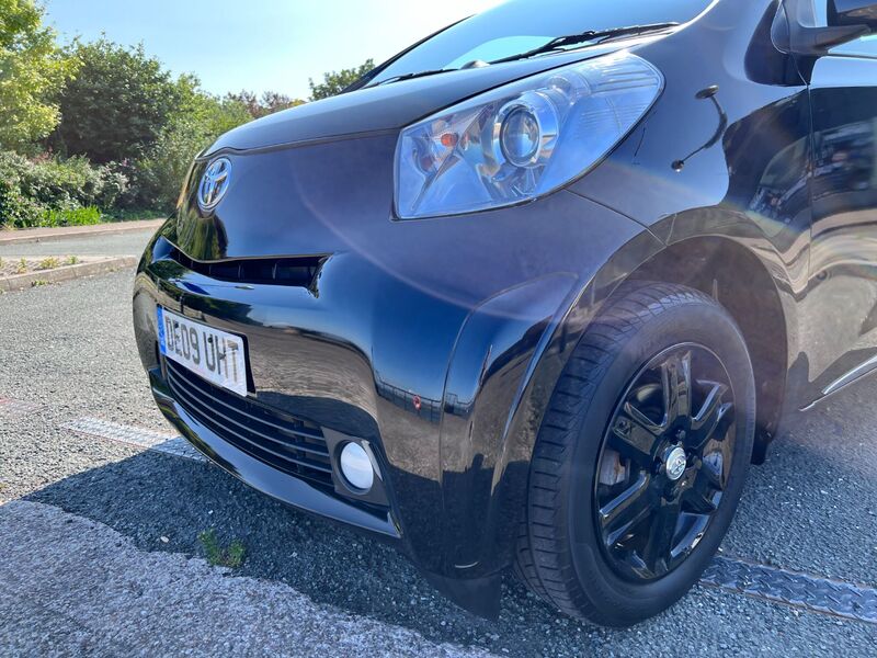 TOYOTA IQ