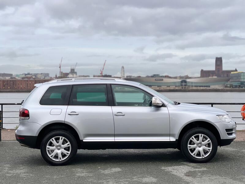 View VOLKSWAGEN TOUAREG V6 SE 280