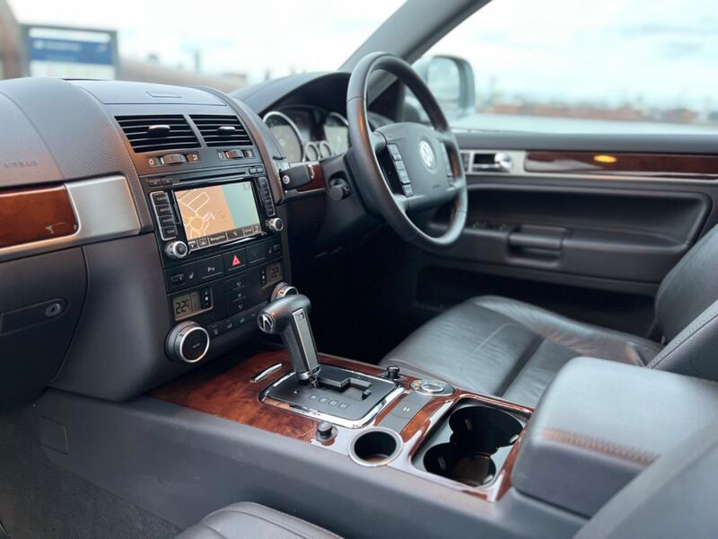 VOLKSWAGEN TOUAREG