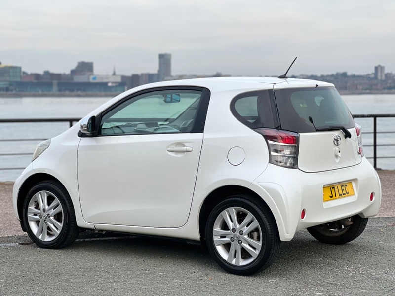 TOYOTA IQ