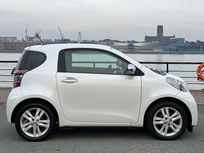 TOYOTA IQ