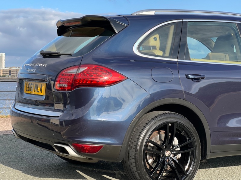 PORSCHE CAYENNE