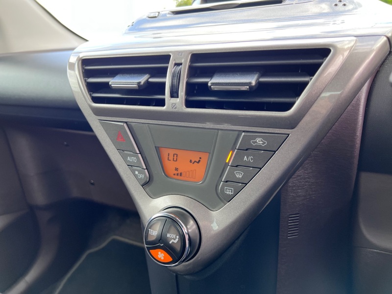 TOYOTA IQ