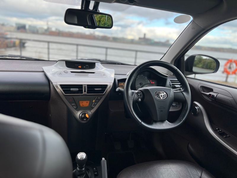 TOYOTA IQ
