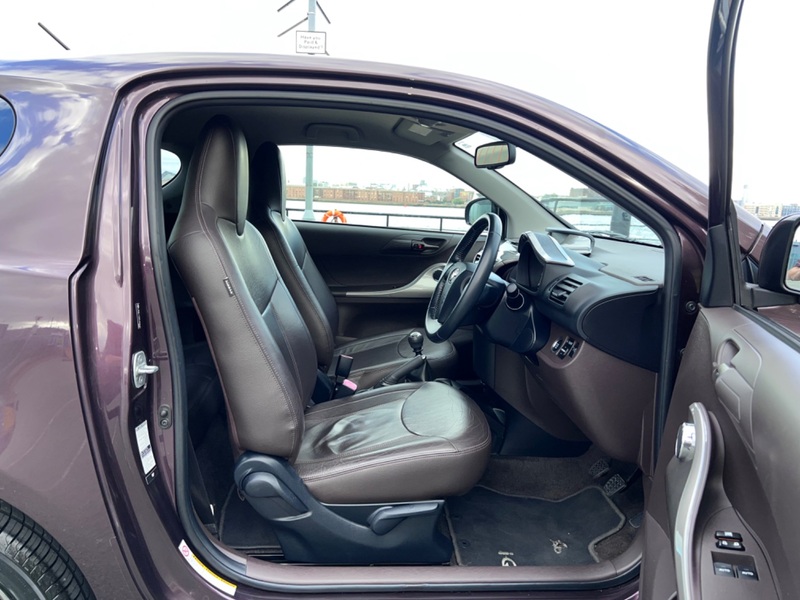 TOYOTA IQ