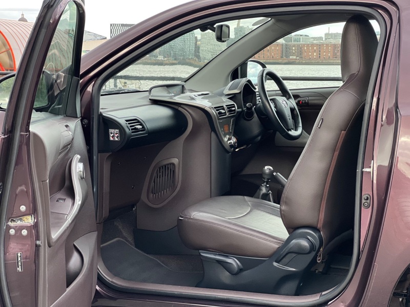 TOYOTA IQ