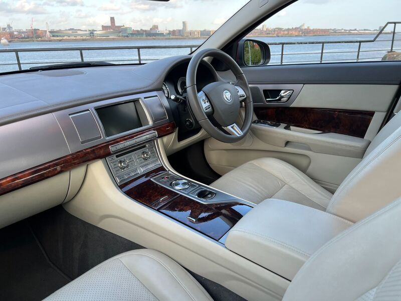 JAGUAR XF