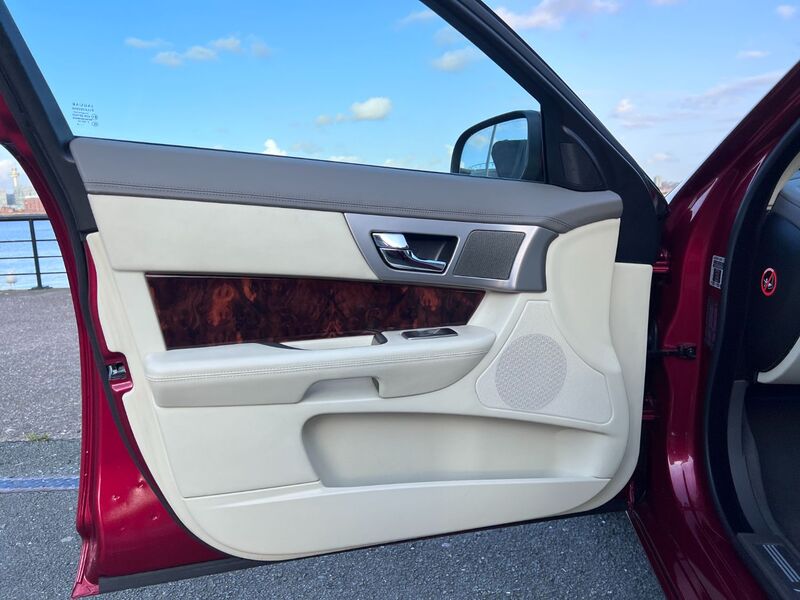 JAGUAR XF