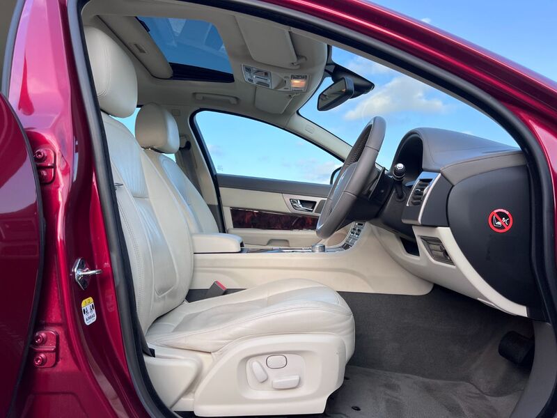 JAGUAR XF