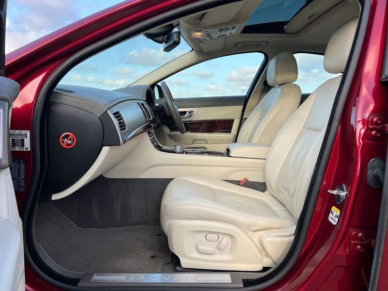 JAGUAR XF