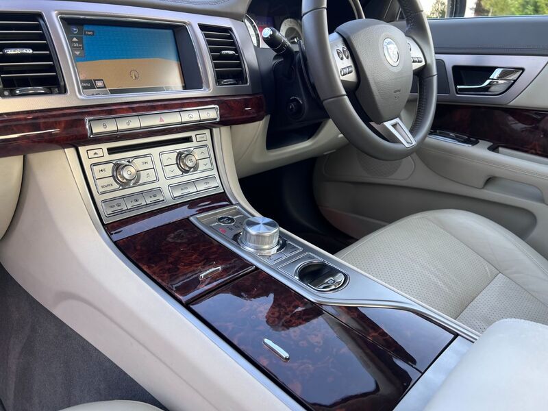 JAGUAR XF