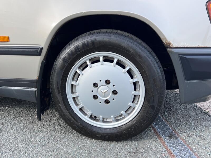 MERCEDES-BENZ 230