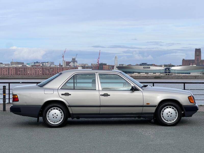 MERCEDES-BENZ 230