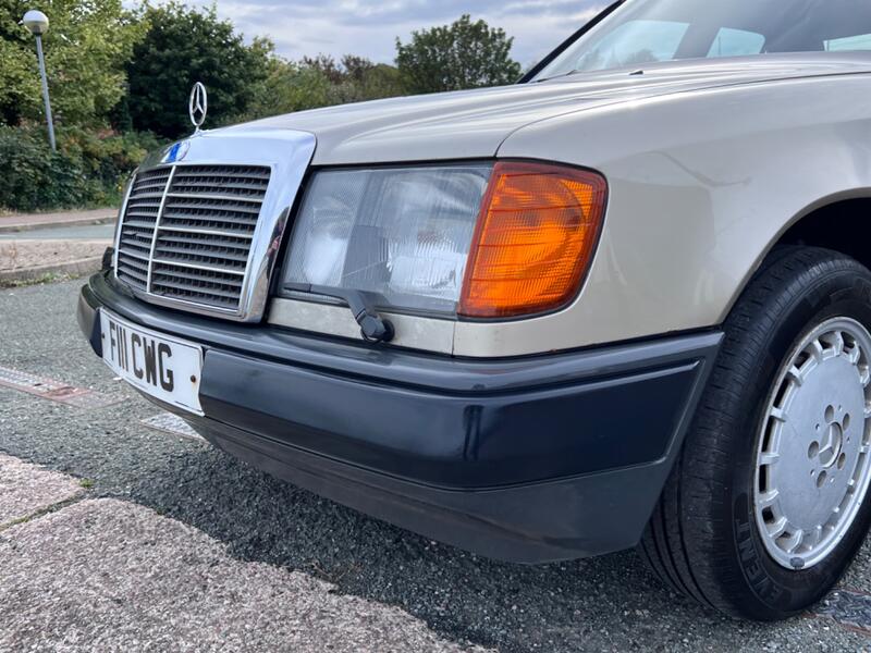 MERCEDES-BENZ 230