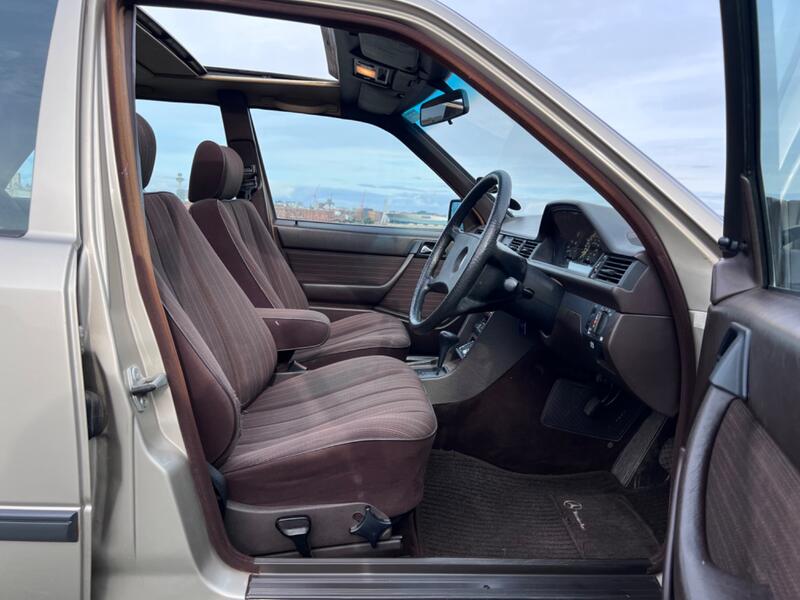 MERCEDES-BENZ 230