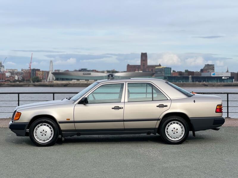 MERCEDES-BENZ 230