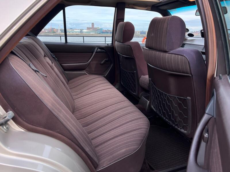 MERCEDES-BENZ 230